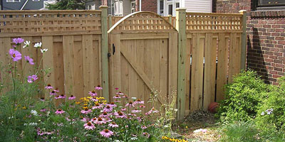 Good Neighbor Shadowbox Board on Board Fencing with Lattice built by Elyria Fence