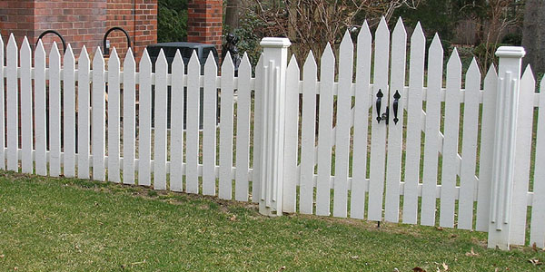 Reverse Runner Picket Fence and gate by Elyria Fence Company