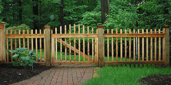 Good Neighbor Cedar Boston Picket Fencing by Elyria Fence