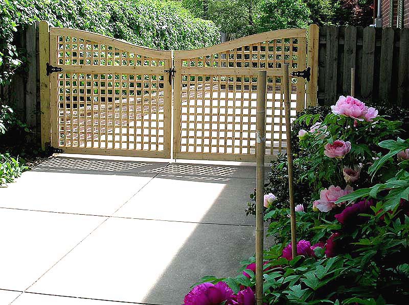 Wood Scalloped Square Lattice Double Gate by Elyria Fence