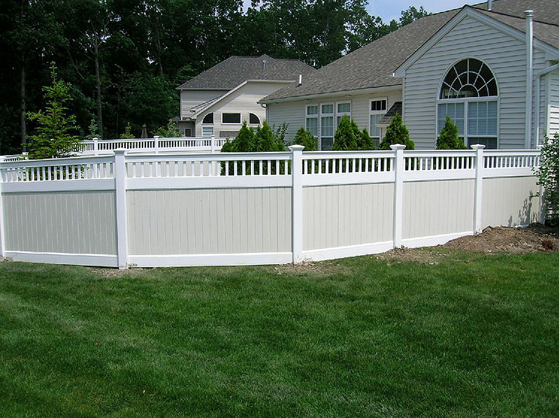 Vinyl Privacy Fence by Elyria Fence