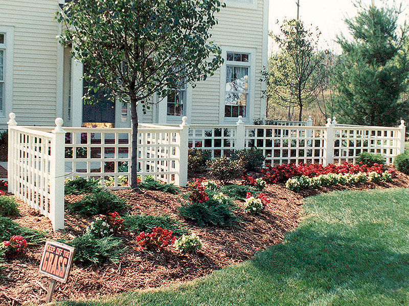 square lattice wood fence by Elyria Fence