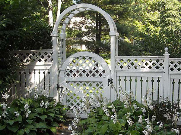 Good Neighbor Cedar Semi-Privacy Fencing with lattice by Elyria Fence