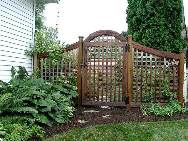 square lattice fence and arched gate by Elyria Fenc