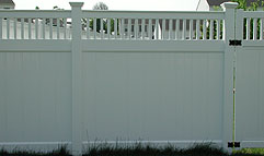 Vinyl privacy fence with spindle lattice by Elyria Fence